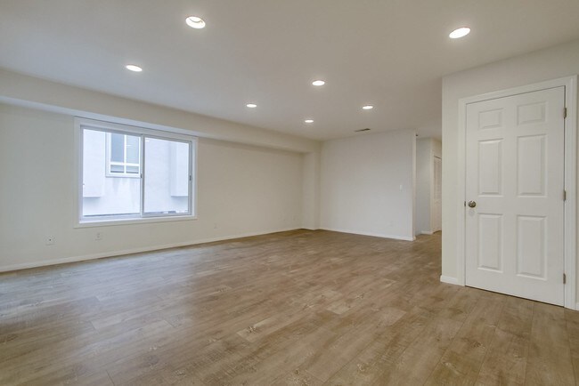 Living / Dining Area - 4325 38th St