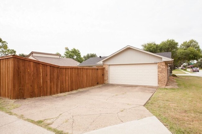 Building Photo - 1535 Rocky Point Dr
