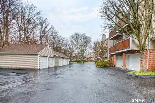 Building Photo - 51 Old Kings Hwy