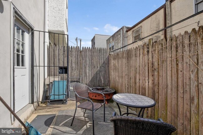 Building Photo - 1708 Catharine St