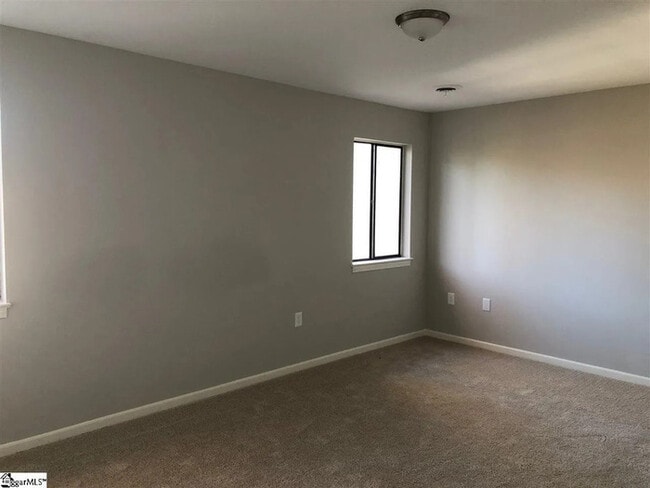 Building Photo - 100 Buttercup Way