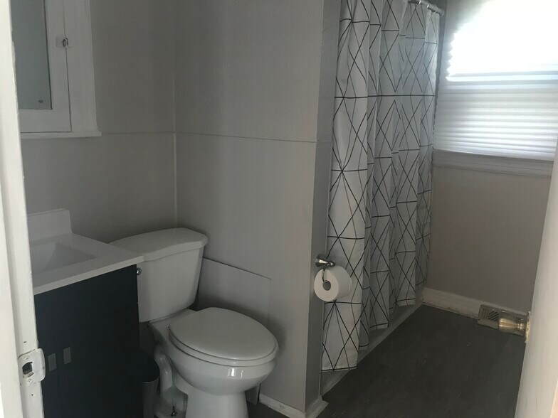 Building Photo - 5055 Fischer St