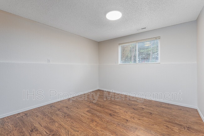 Building Photo - 905 W 33rd Ave