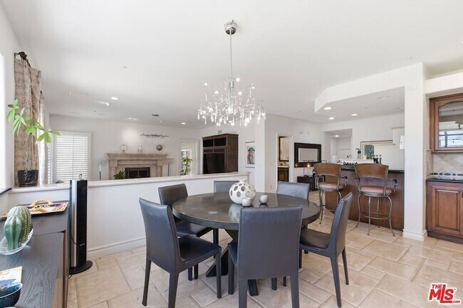 Building Photo - 6003 County Oak Rd