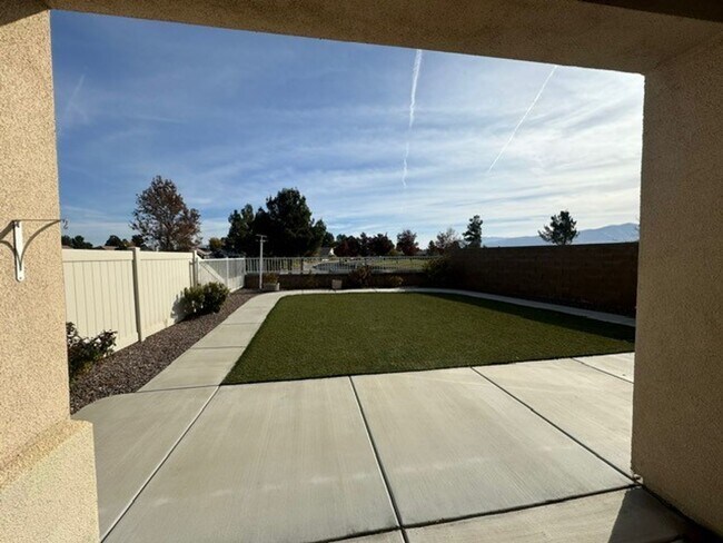 Building Photo - spacious 2 bedroom 2 bath home with office in Del Webb