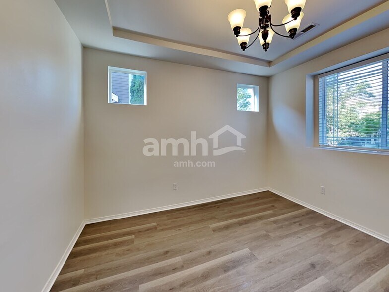 Building Photo - 1206 Blue Jay Ave SW