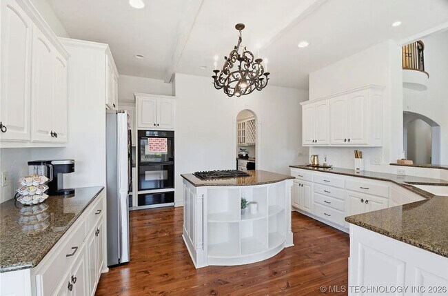 Building Photo - Exquisite custom home with high end finishes located in the gated community of Maple Ridge Village