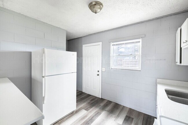 Building Photo - 1254 W 23rd St