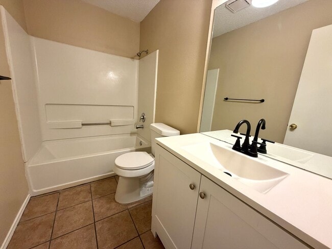 Building Photo - 3633 Candlebrook Ln