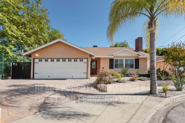 Building Photo - Stunning 3bd Home with Private Outdoor Oasis