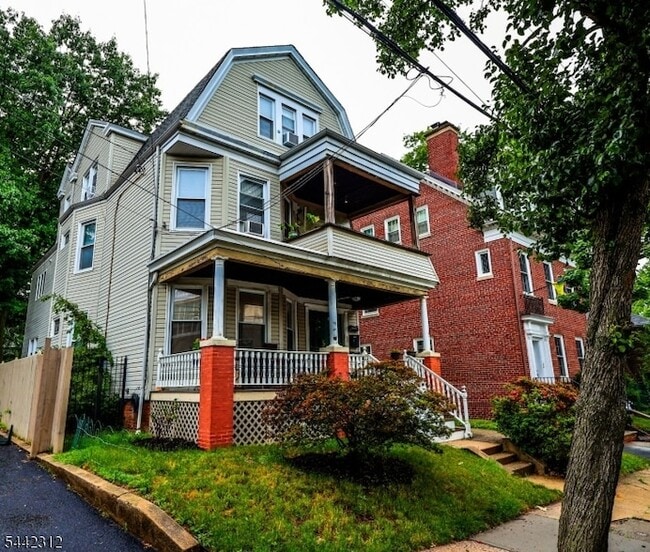 Building Photo - 17 Hazelwood Ave