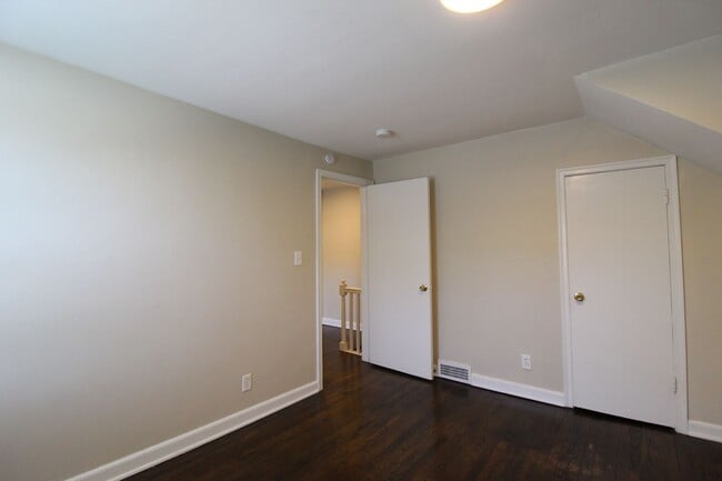 Building Photo - 2 Bedroom Duplex in North Kansas City