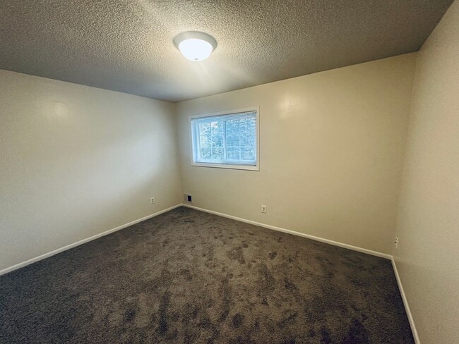 Building Photo - Beautiful 3-Bedroom Single Family Home wit...