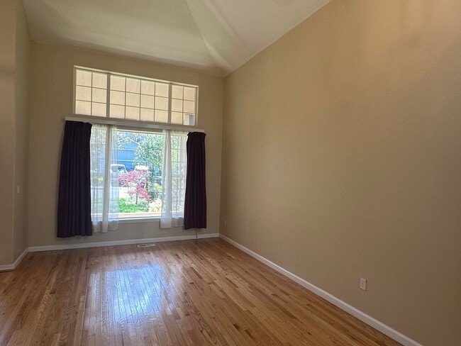 Building Photo - Beautiful 3 Bed + Bonus Room, 2.5 Bath Home!