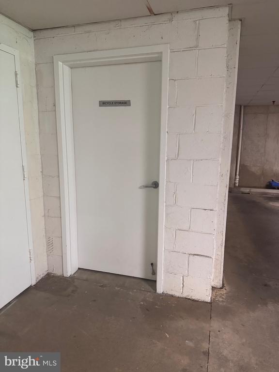 Building Photo - 2111 Ganton Green