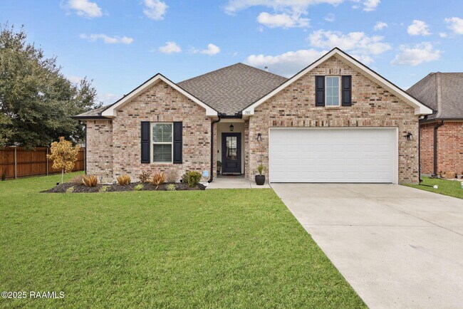 Primary Photo - 301 Oak Hill Ln