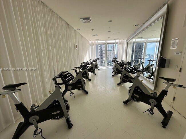 Building Photo - 485 Brickell Ave