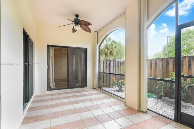 Building Photo - 567 Racquet Club Rd