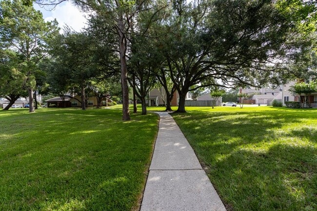 Building Photo - 17283 Saturn Ln
