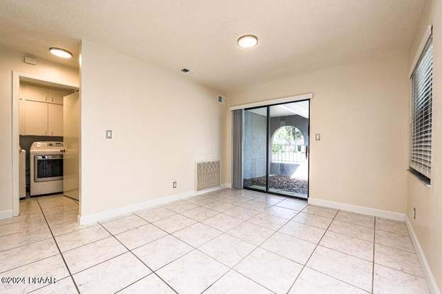 Building Photo - 4 Baywood Dr