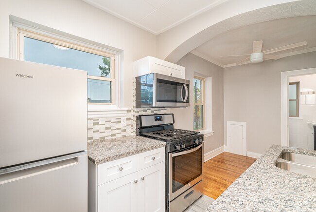 Building Photo - 428 N Park Blvd