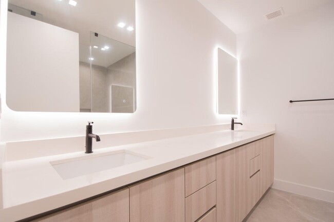 Double Vanity - Somi Townhomes