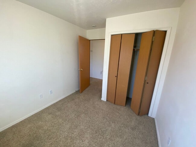 Building Photo - Don’t Miss This Spacious 4-Bedroom Northside Condo