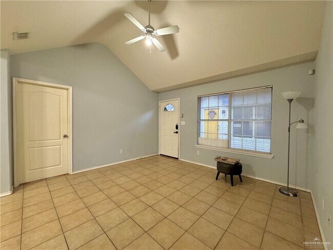 Building Photo - 29 S Dahlia St