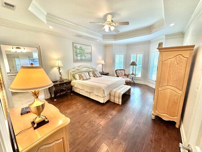 Building Photo - 206 E Pinehurst Dr