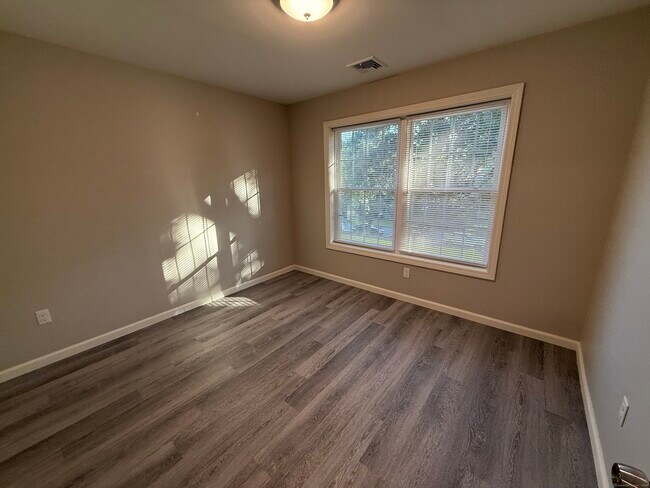 Building Photo - 145 Lantern Park Dr