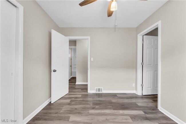 Building Photo - 1253 Hilltop Dr