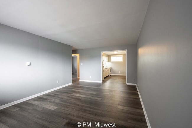 Building Photo - Beautiful 2 Bed, 1 Bath Apartment in Avon ...