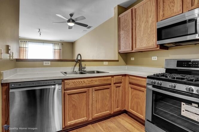 Building Photo - 2410 Oneida Ln