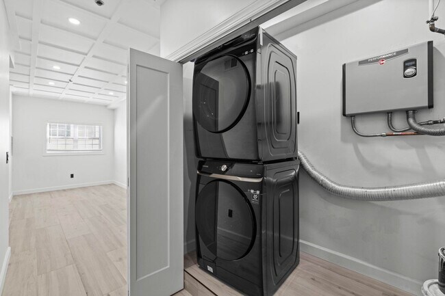 Building Photo - 318 54th St