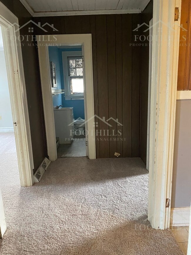 Building Photo - 708 Crescent Dr