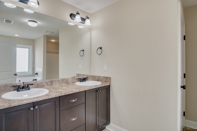 Building Photo - 3615 Penrith Dr