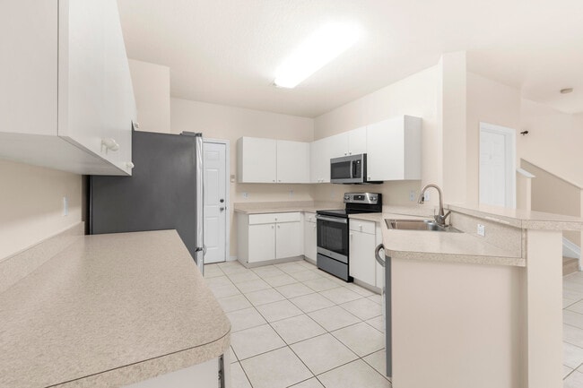 Building Photo - 4535 Thornwood Cir