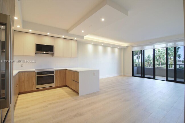 Building Photo - 151 Crandon Blvd