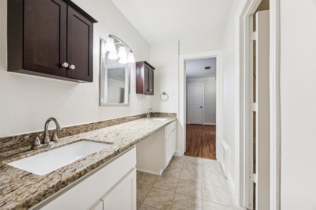 Building Photo - 5959 Beaudry Dr