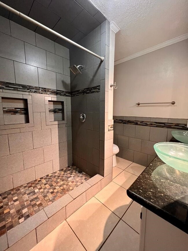 Building Photo - 3858 Scott St