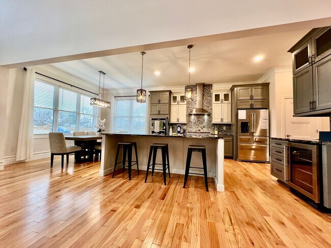 Building Photo - NEW, big, beautiful, Executive Home Libert...