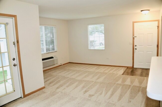 Building Photo - 1494 McClure Rd