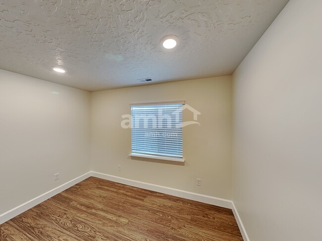 Building Photo - 2986 E N Vlg Dr