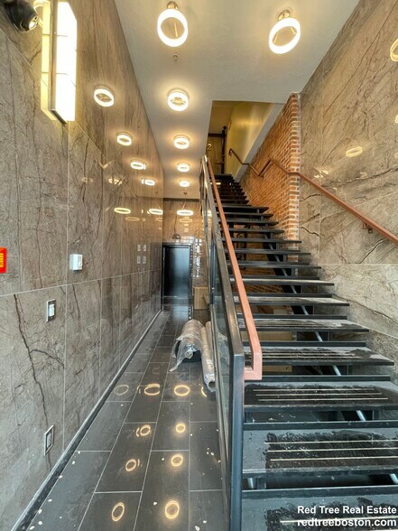 Building Photo - 1018 Commonwealth Ave