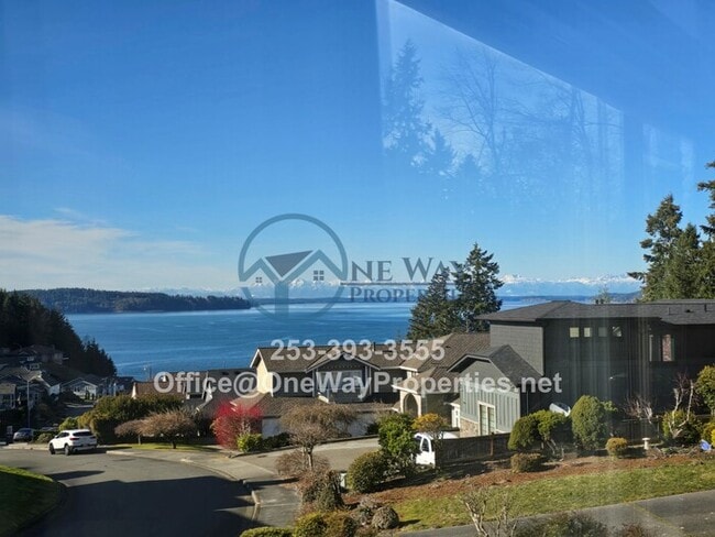 Building Photo - Peek A View Views of Chambers Bay!