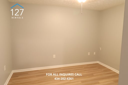 Building Photo - 2 Bedroom in Forest!