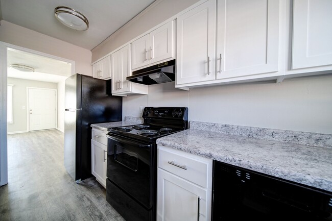 Building Photo - Beautifully Renovated 2 Bedroom Townhomes ...