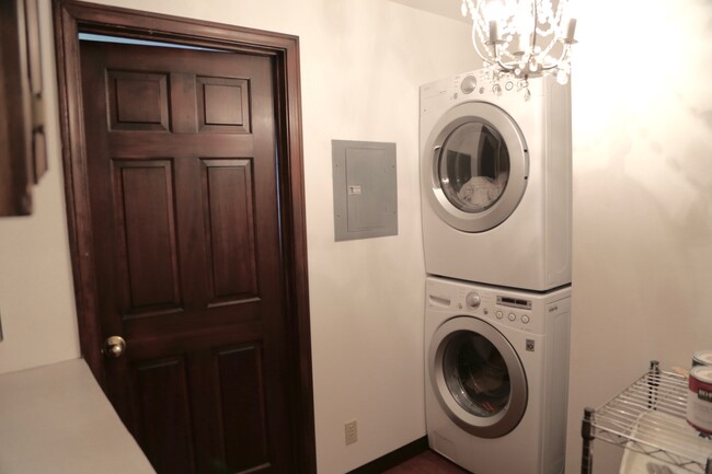 Laundry Room - 178 Muerdago Rd