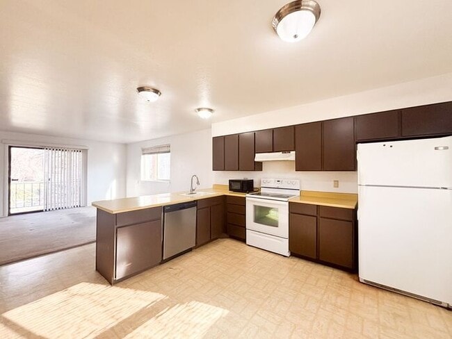 Building Photo - Cozy 2BR 1BA Home w/ Fireplace + 1 Car Garage + Fenced Yard in Sugar House