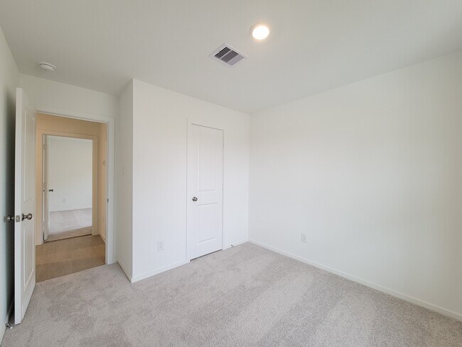 Building Photo - 15675 Plum Brk Dr